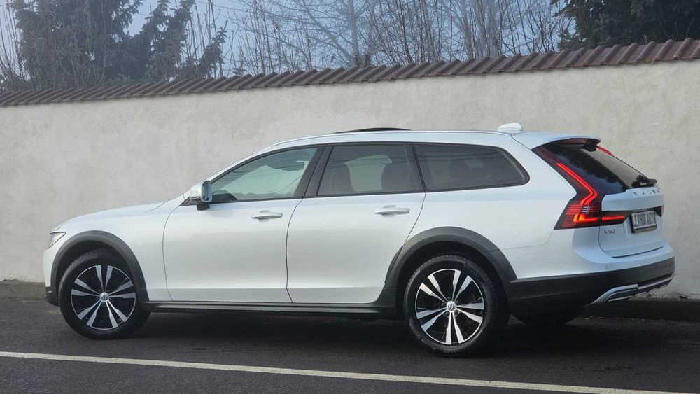 Volvo V90 CrossCountry 2.0D5 235cp 2020 4x4 HUD PANO Harman LED / FULL