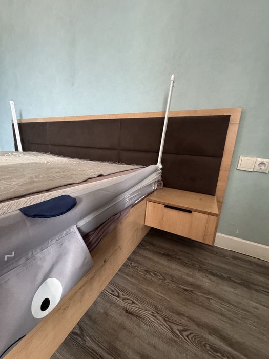 двуспальная кровать