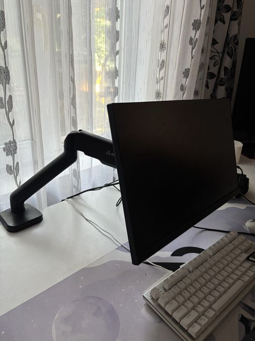 Vand Urgent Monitor Led Msi gaming 180hz cu tot cu suport de monitor