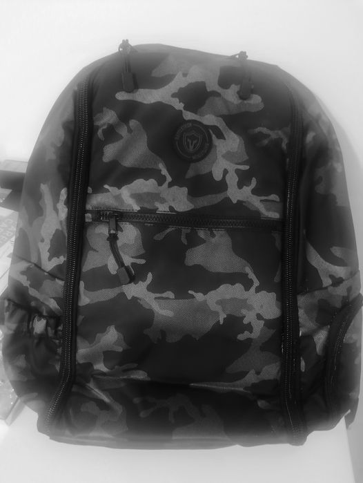 Vand rucsac nou, geanta de office, sala si munte