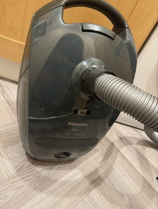 Aspirator Miele cu fir