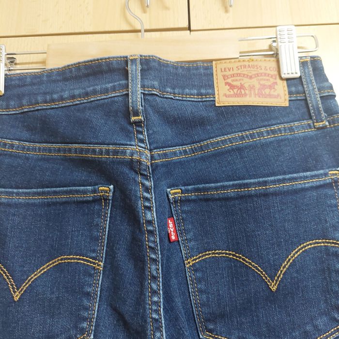 Blugi Levi Strauss impecabili