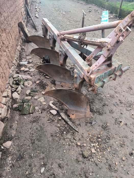 Трактор ЮМЗ с инвентар