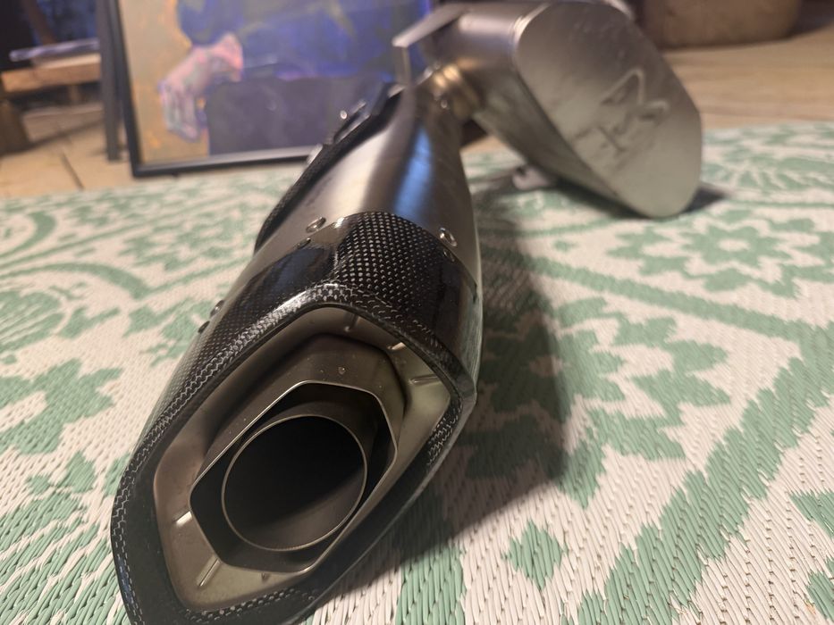 Evacuare Akrapovic titan