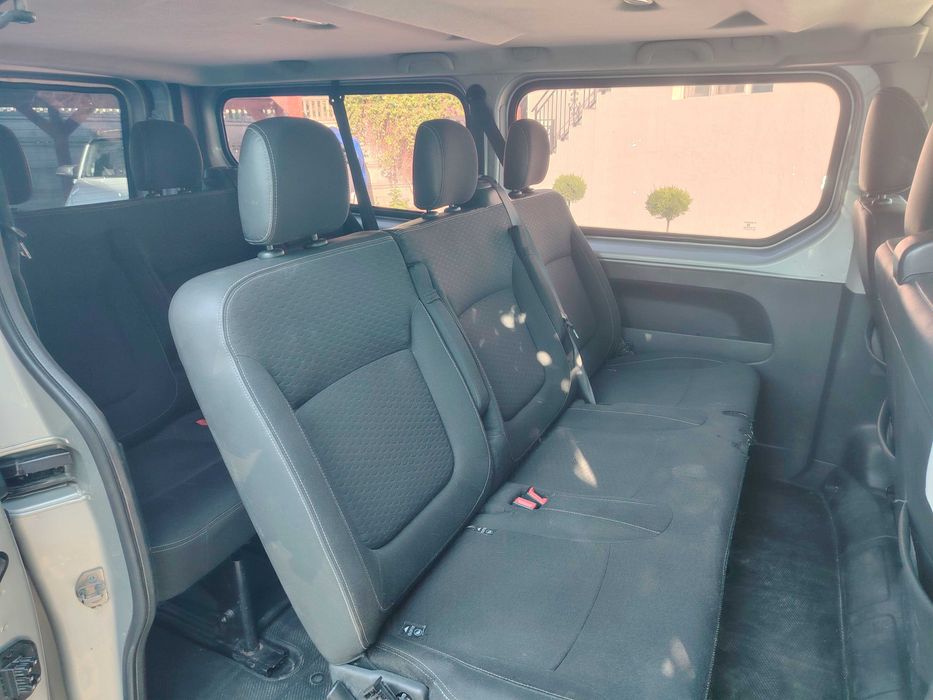 Opel Vivaro 8+1 locuri