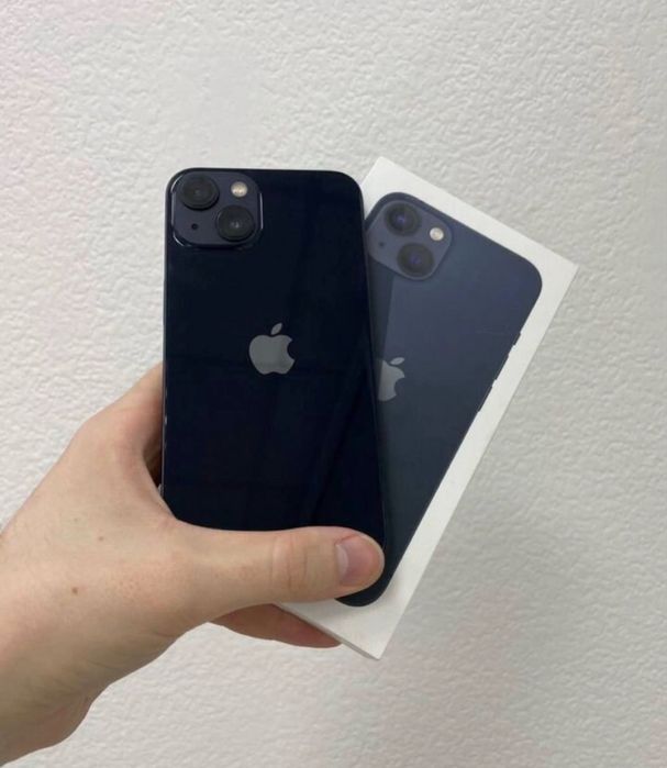iPhone 13 темно синий цвет