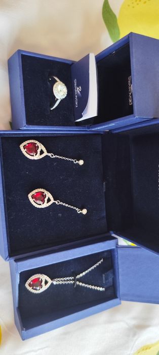 Swarovski бижута