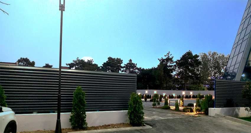 Garduri din sipca metalica, panouri stil jaluzele, tabla, plasa si BCA