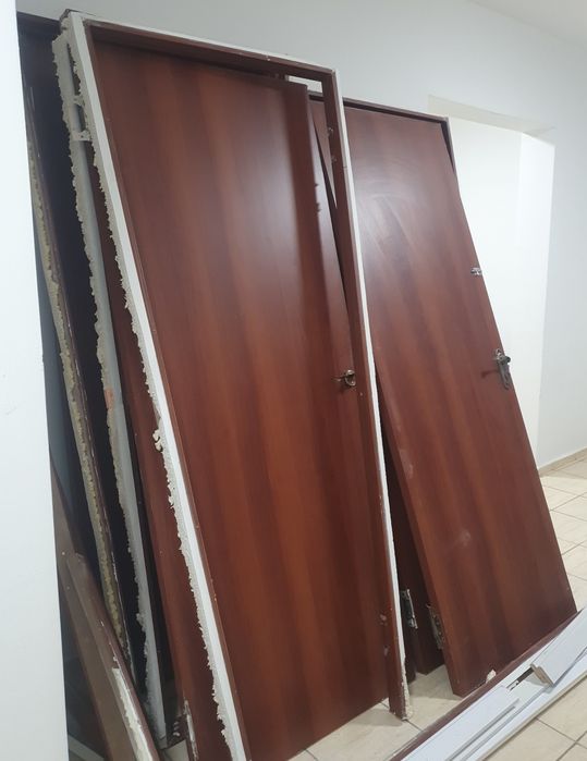 Есік, дверь почти новый