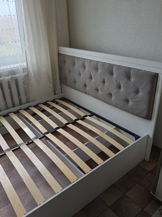 Продам кровать без матраса.