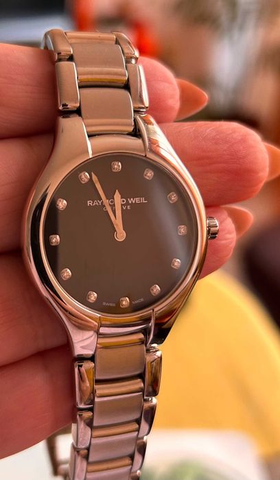 Луксозен швейцарски дамски часовник Raymond Weil Noemia с 12 диаманта
