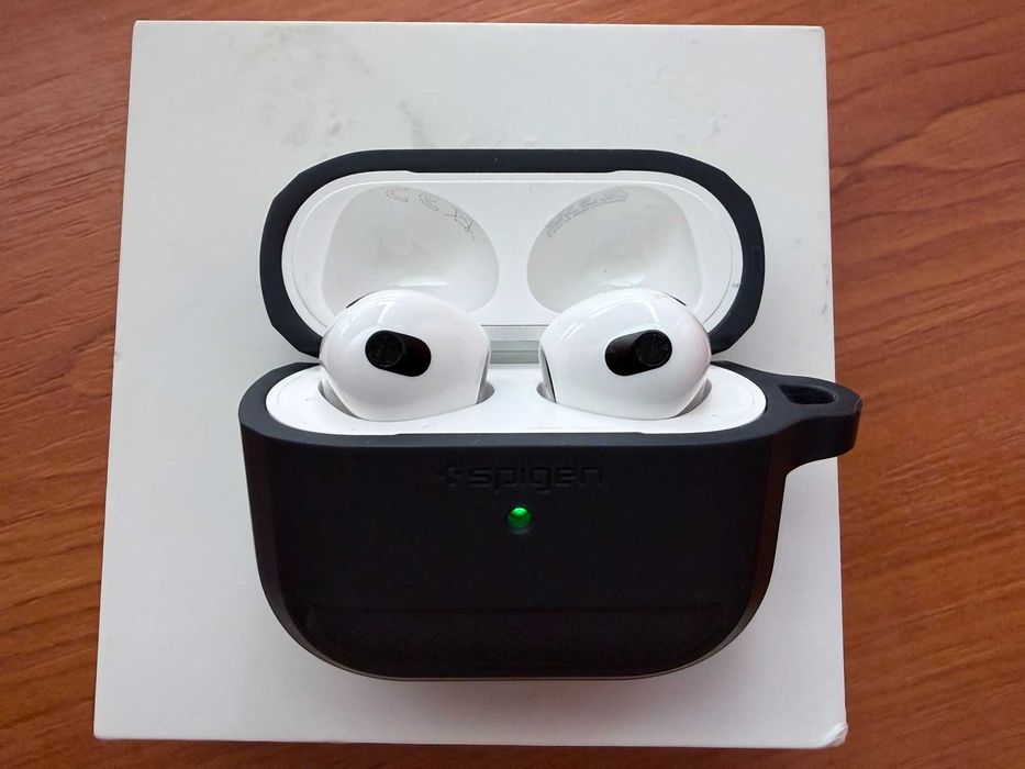 Vand casti Apple Airpods 3 in stare impecabila