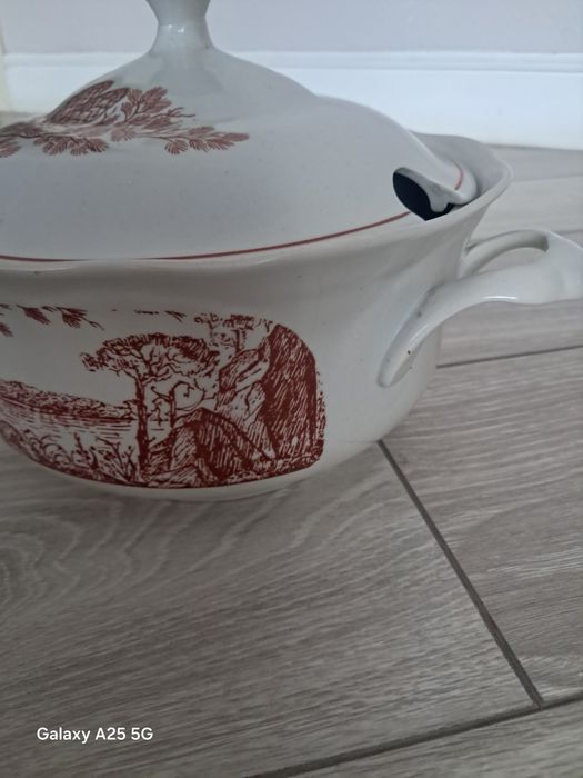Срочно продам супницу фарфоровую СССР.