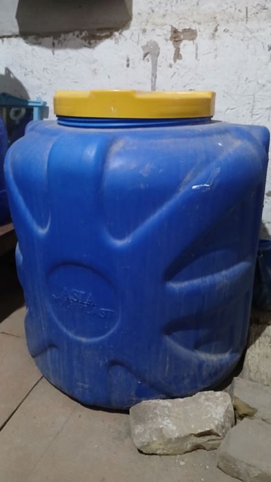 200 litrlik bochka sotiladi