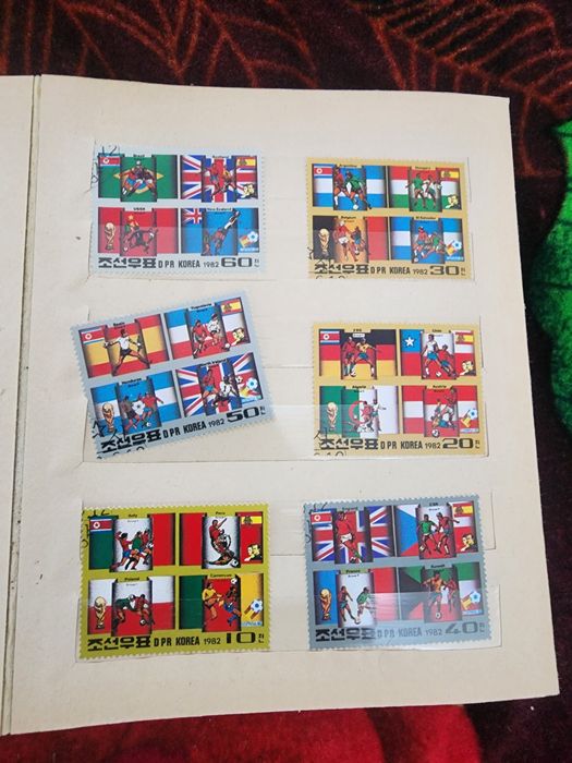 Продам марки почтовые два альбома