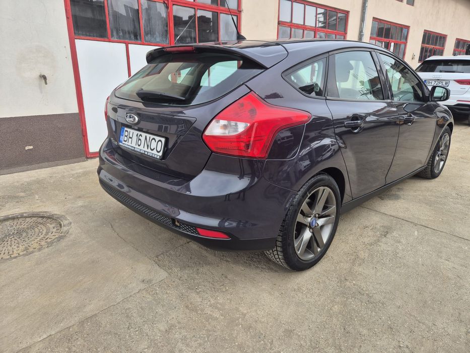 Vând Ford focus 2011