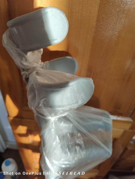 Патерици и бастун неупотребявани два броя с пластмасови подлакътници