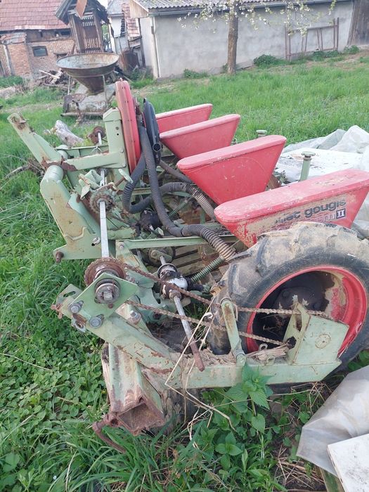 Semanatoare pe vacuum cu 4 sectii