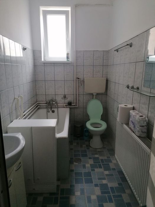 Închiriez apartament cu 3 camere