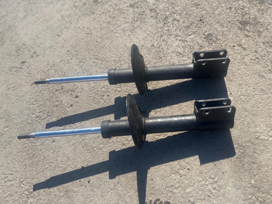 Стойки Ларгус почти новые