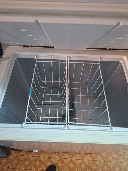 Продам морозильник Midea.