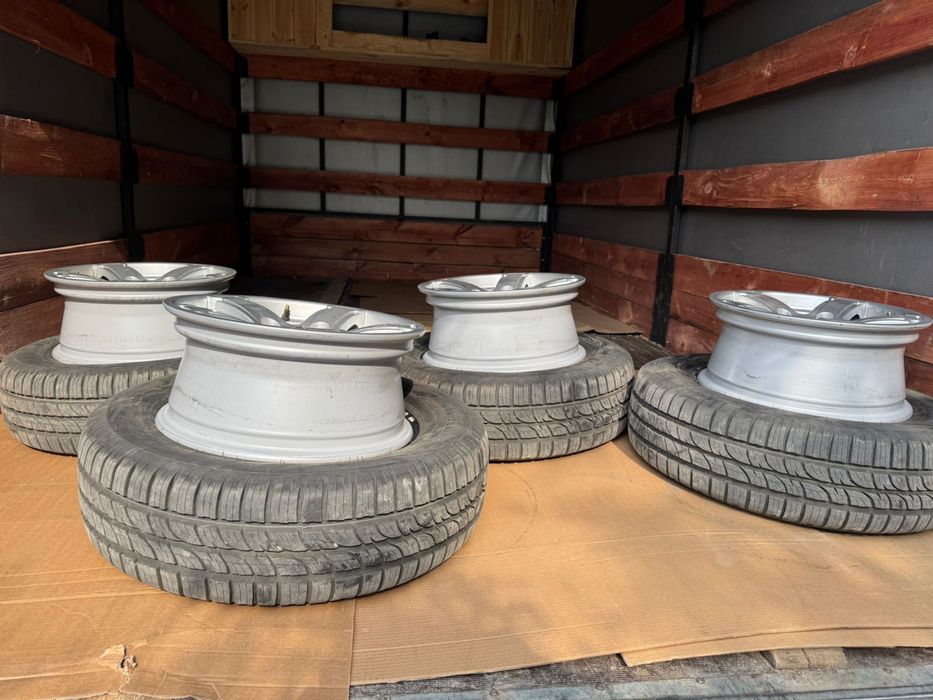 Продам резину на Ниву Тревел