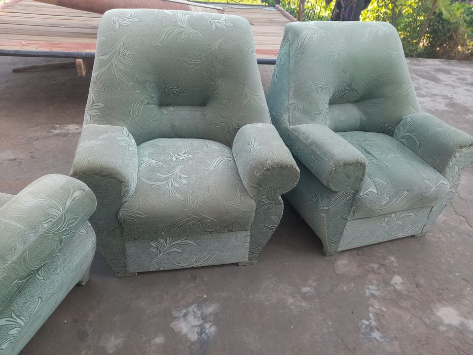 DIvan kreslo sotiladi