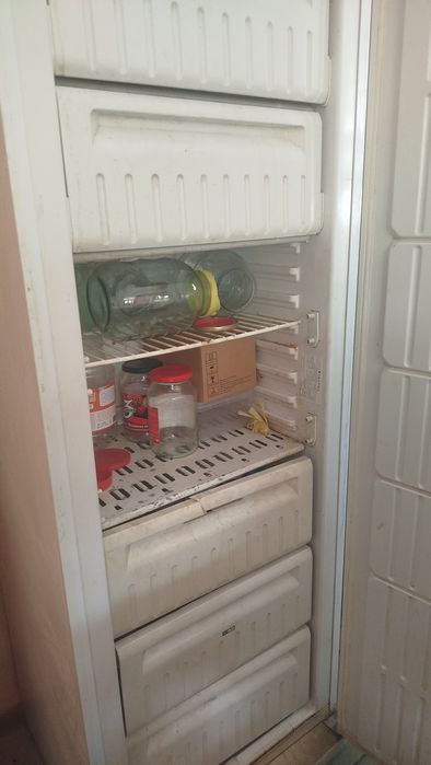 Продаю морозильник