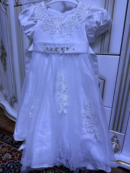 Белое красивое платье