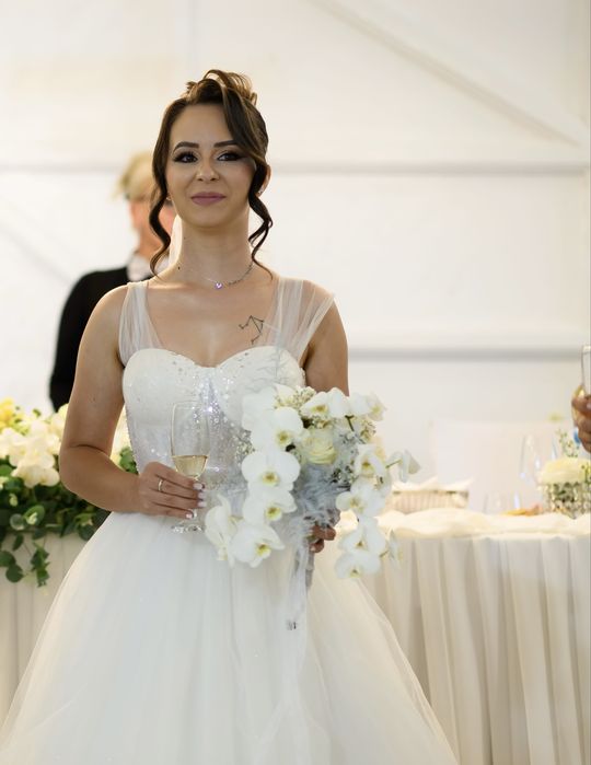 Vand rochita de mireasa