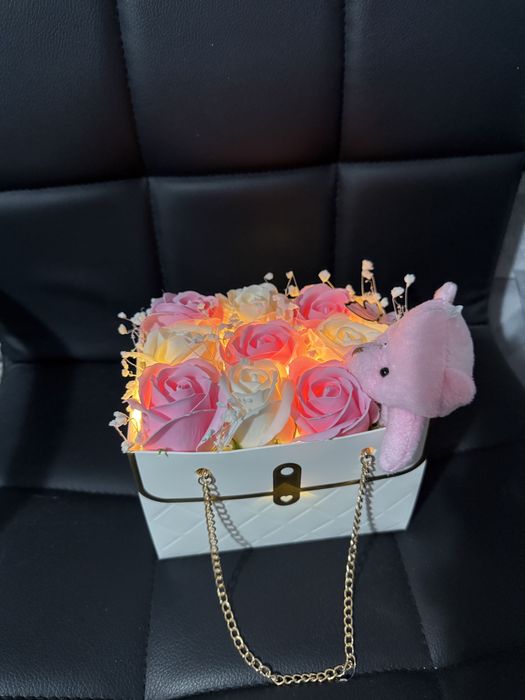 gentuță cu trandafiri din săpun