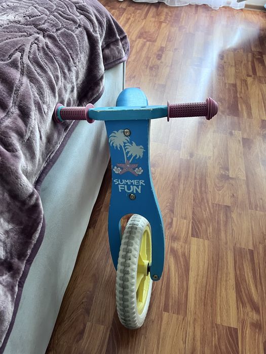 Vand bicicleta de lemn fara pedale