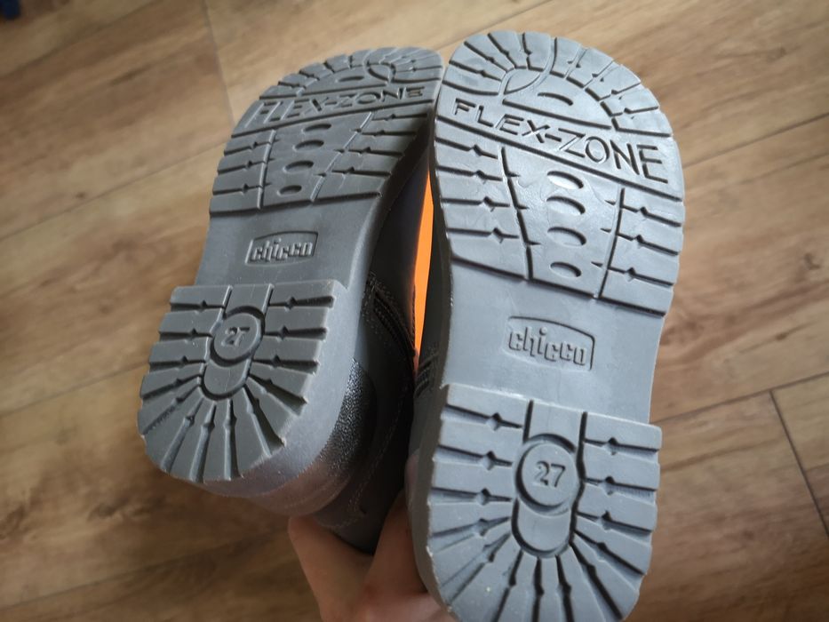 НОВИ кожени детски ботушки Chicco, номер 27