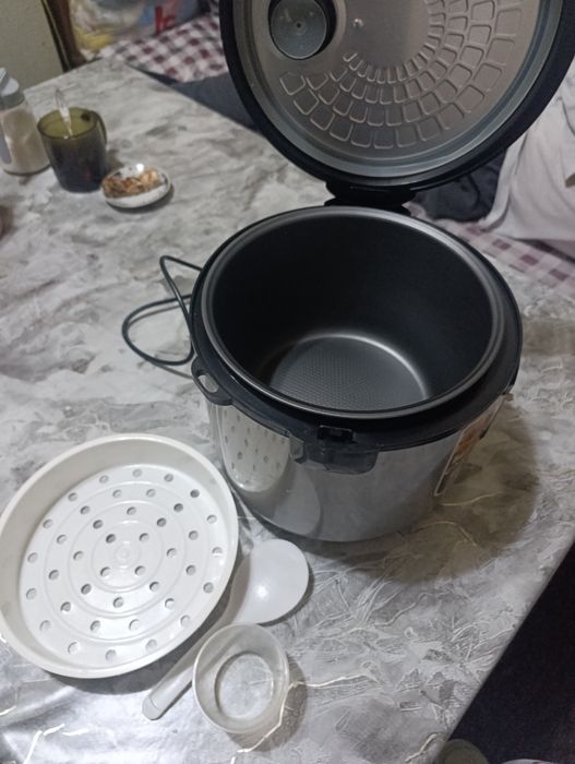 Мультиварка новая ,использовала 1 раз.