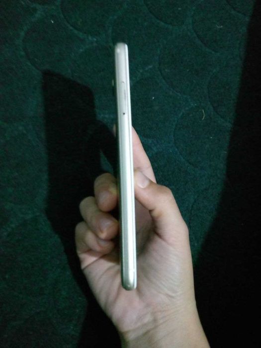 Huwawi telefoni sotiladi tezda 250 ming  juda arzon narxda