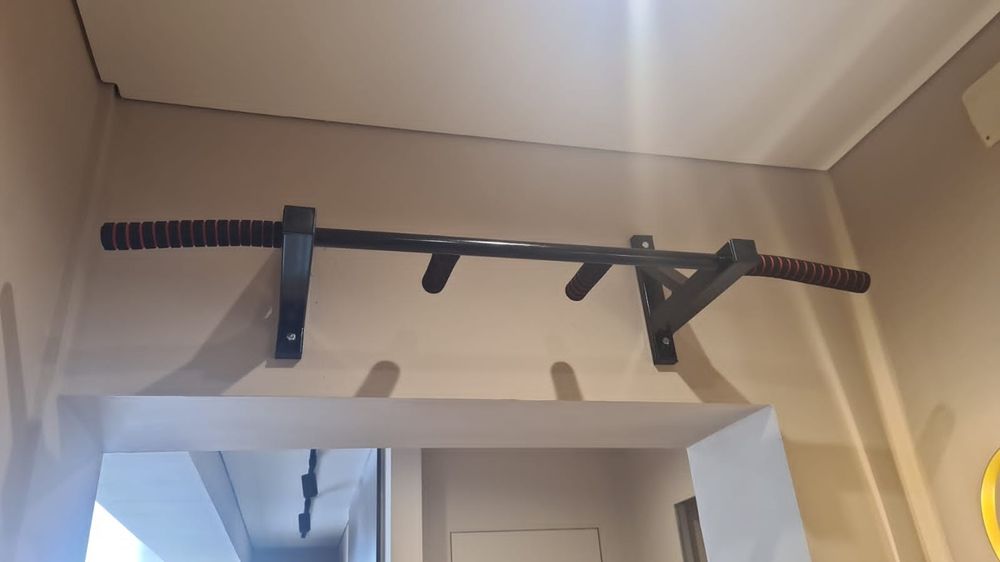 Турник настенный