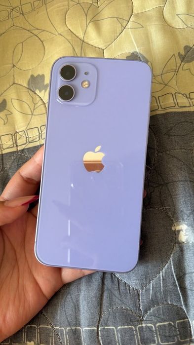 Продам Iphone 12