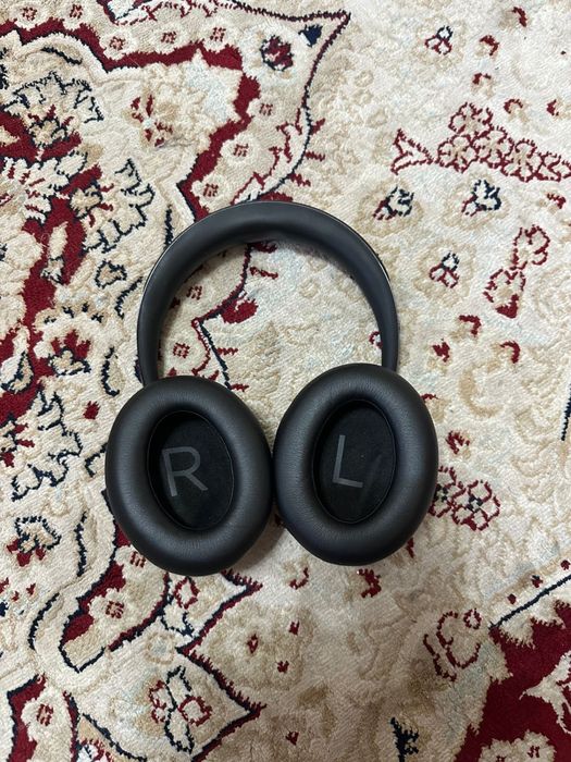 Продаются Наушник Bose NC700