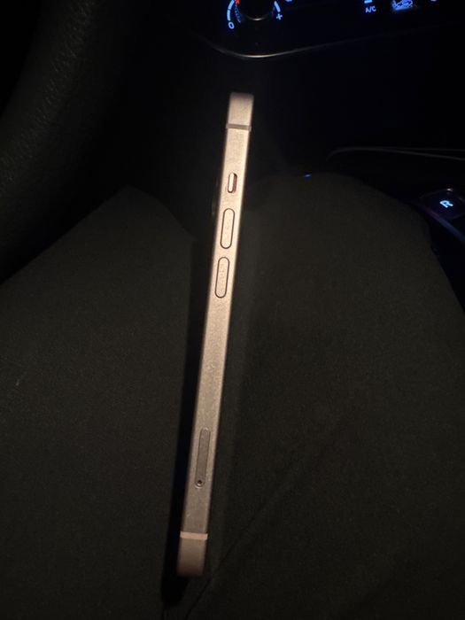 Срочно продам айфон 15 128 гб