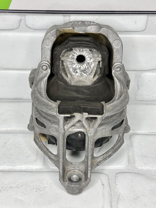 Десен Тампон двигател AUDI A6 A7 A8 Q7 3.0 Бензин 4M0199372FE