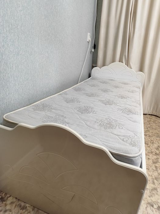 Продам  кровать 80*200