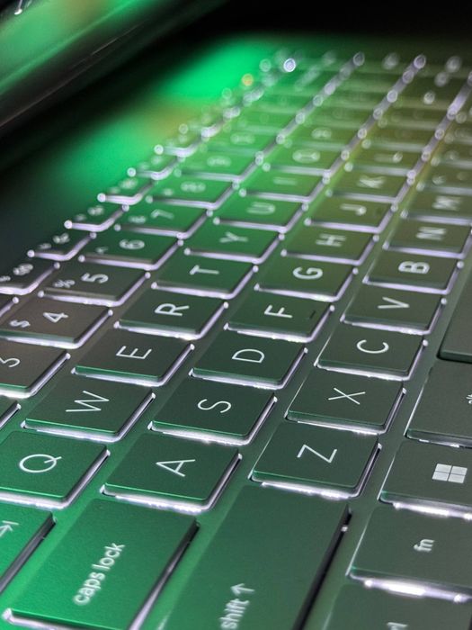 HP envy i7 13700H + RTX 4060 + Sensor