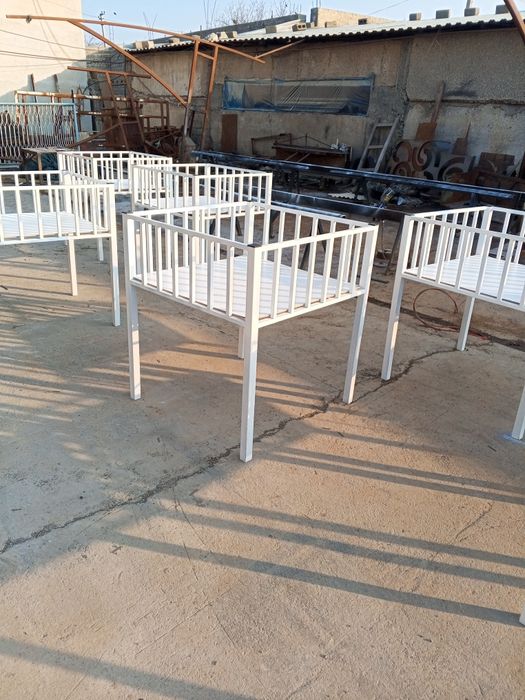 Магазинлар учун кийим кечагларни тахлайдиган камот