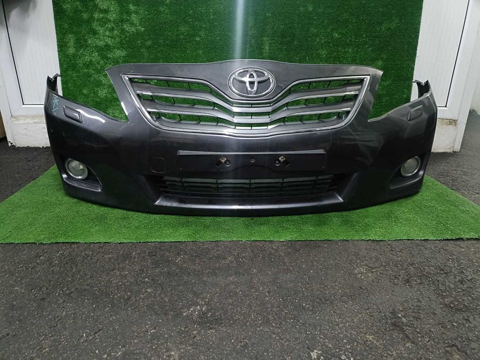 Оригинальный передний бампер от Toyota Camry 45. Европа.