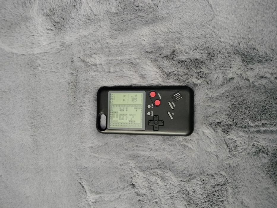 Vând husa iPhone 6/7/8 cu joc