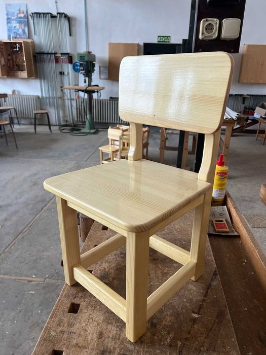 Детски столчета от масивна дървесина.