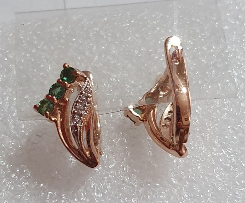 Серьги     бриллиантовые.