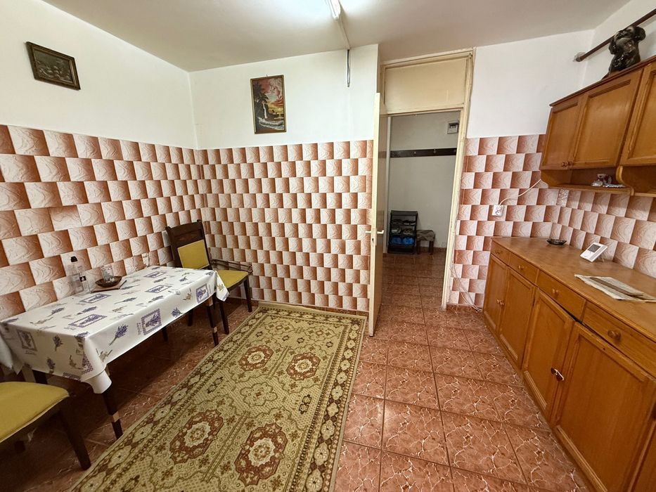 Apartament 3 camere decomandat Craiovita Noua