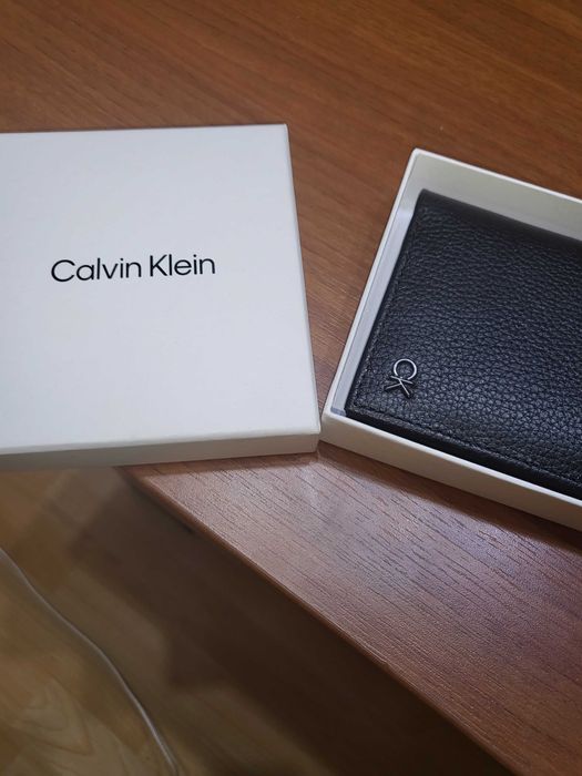 Vand portofel piele barbati nou Calvin Klein