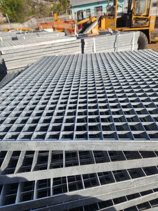 Grilaje-trepte zincate 66x200